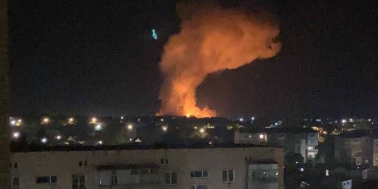 Гаряча ніч у Бердянську – знищені склади боєприпасів і установок С-300 (ВІДЕО)