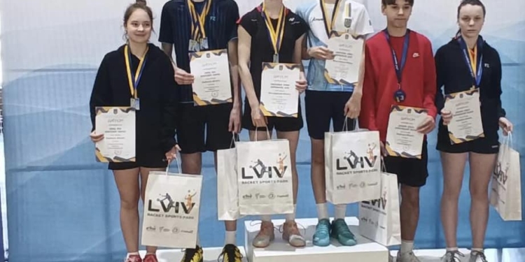 Миколаївські бадмінтоністи зібрали врожай нагород на V літній Гімназіаді України з бадмінтону (ФОТО)