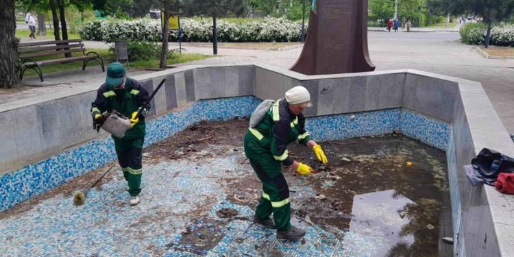 У Миколаєві почали готувати до запуску міські фонтани (ФОТО)
