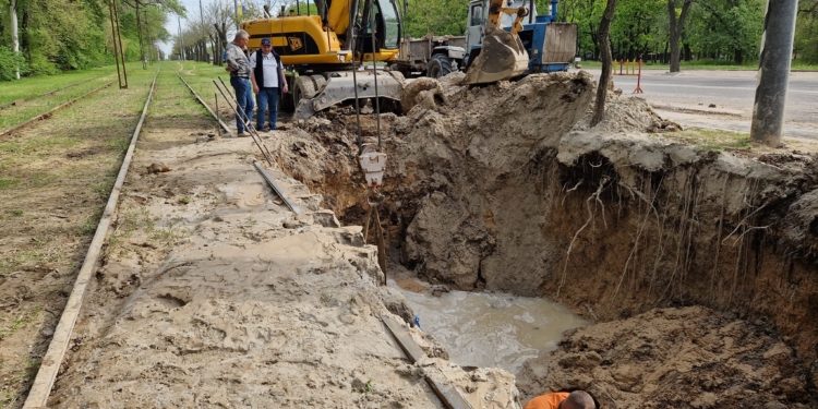 На вихідних у Миколаєві все ще не будуть курсувати трамваї за 2-ма маршрутами через ремонт на мережах «Миколаївводоканалу» (ФОТО)