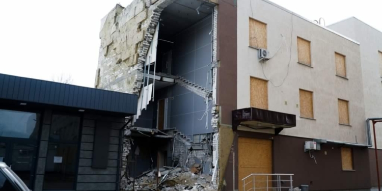 Відновлення травмпункту у Миколаєві підрядниками з Казахстану: об’єкт стане краще, ніж був