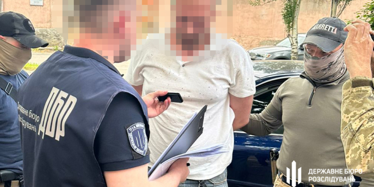 В Миколаєві представник Військової служби правопорядку організував схему втечі ухилянтів за кордон – за $7,5 тис. “з носа” (ФОТО, ВІДЕО)