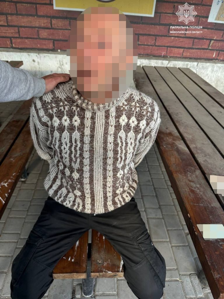 У Миколаєві патрульні затримали чоловіка, який наніс іншому чоловіку ножове поранення шиї (ФОТО) 3