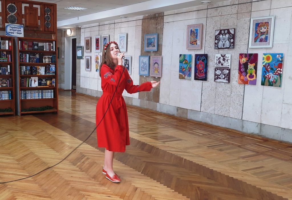 «ArtBOOM»: у Миколаєві презентували виставку робіт юних художників із Первомайська (ФОТО) 3