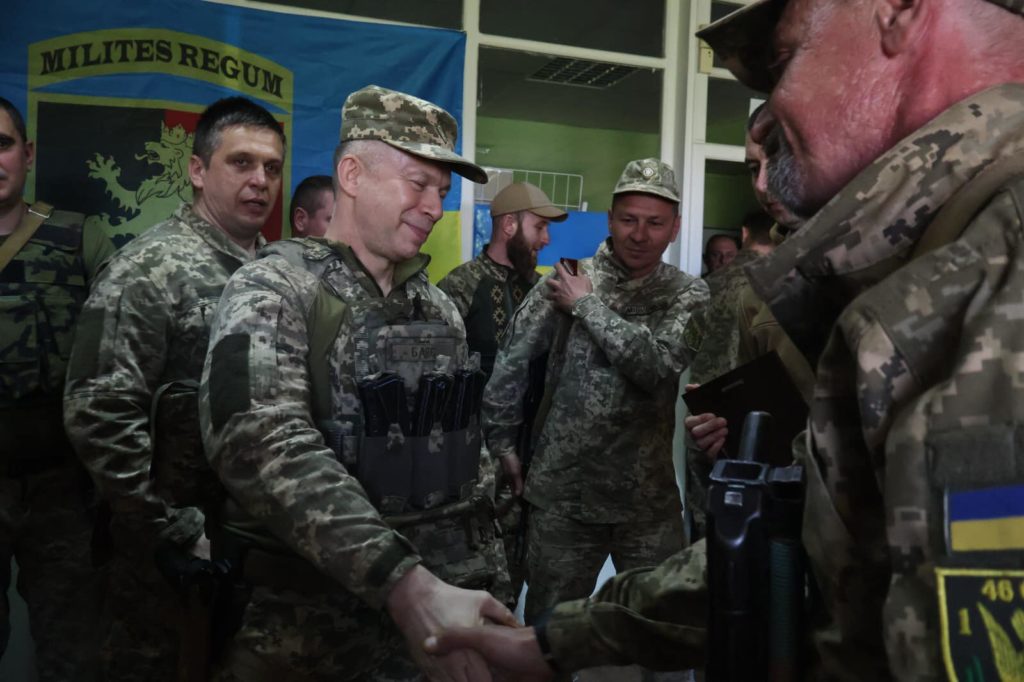 Сирський побував на передньому краю, щоб нагородити кращих піхотинців (ФОТО) 4