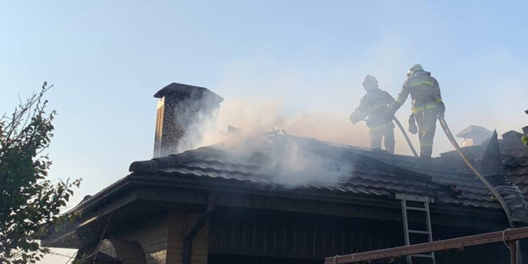 Літня кухня в Миколаєві, гараж в Арбузинці та суха трава: що за добу гасили рятувальники (ФОТО)
