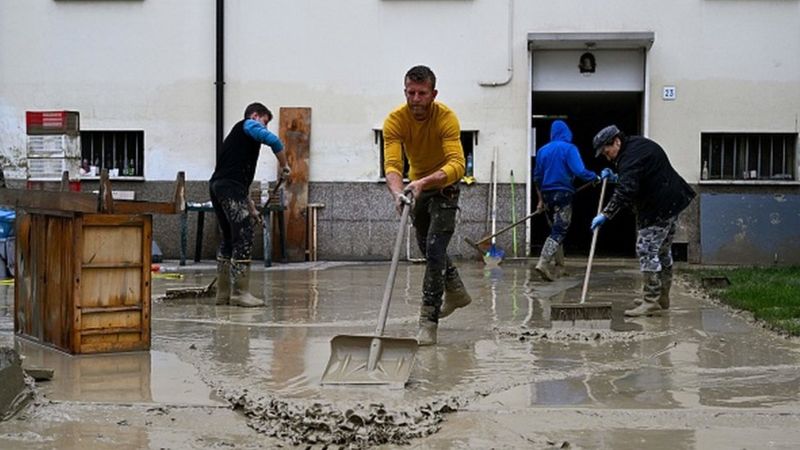 Страшна повінь в Італії - вже загинуло 14 загиблих, злива не вщухає (ФОТО) 8