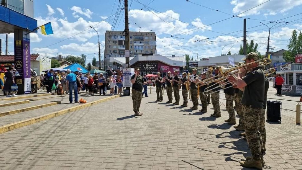 Мистецька артилерія. Миколаївців протягом дня тішив військовий оркестр (ФОТО) 2