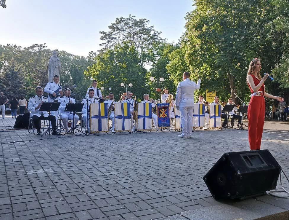 Мистецька артилерія. Миколаївців протягом дня тішив військовий оркестр (ФОТО) 4