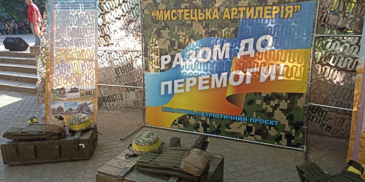 Мистецька артилерія. Миколаївців протягом дня тішив військовий оркестр (ФОТО)