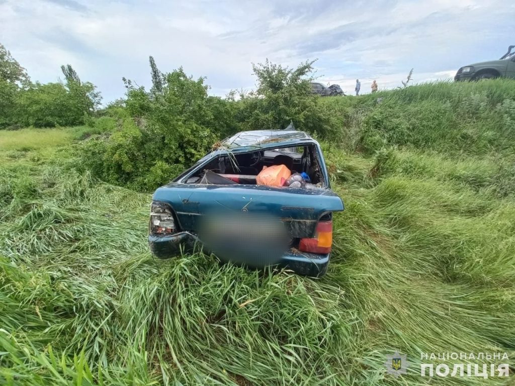 На Миколаївщині через п’яного водія BMW сталась ДТП – одна людина загинула, двоє травмовані (ФОТО) 7