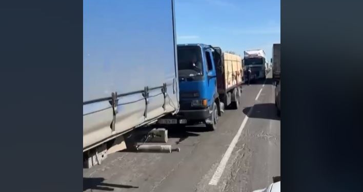 Росіяни і колаборанти палять в Мелітополі документи, на перешийку в Крим – затори (ВІДЕО)