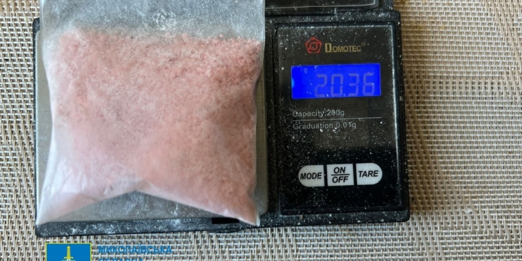 На Миколаївщині викрили молодика на зберіганні амфетаміну та канабісу у особливо великих розмірах з метою збуту (ФОТО)