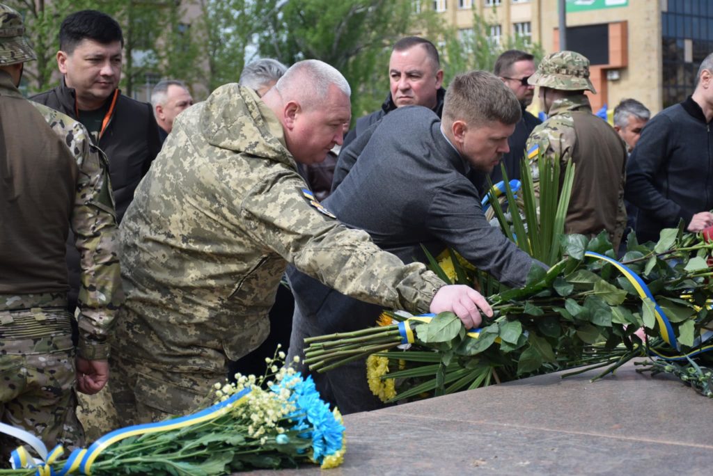 У Миколаєві відзначили День пам’яті та примирення (ФОТО) 12