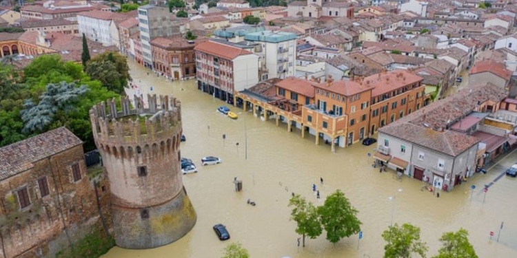 Страшна повінь в Італії – вже загинуло 14 загиблих, злива не вщухає (ФОТО)