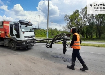 Цього тижня на 6 дорогах Миколаївщини тривали роботи з експлуатаційного утримання (ФОТО)