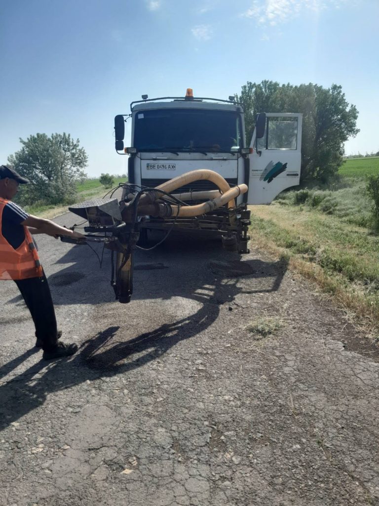 На Миколаївщині ремонтують дороги місцевого значення: що зроблено за тиждень (ФОТО) 12