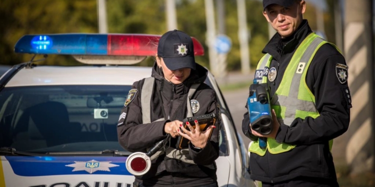 Від сьогодні у Миколаєві додали ще одну ділянку, на якій патрульні вимірюватимуть швидкість за допомогою приладу TruCAM