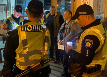 Поліція відібрала у Павлика спецперепустку, яку він “подарував” своїй “заї” (ФОТО, ВІДЕО)