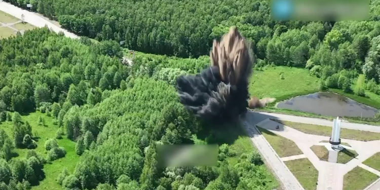 “Три сестри”. Окупанти підірвали дорогу на кордоні України, РФ і Білорусі (ВІДЕО)