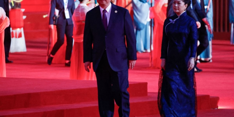 Сі Цзіньпін у вежі фіолетових хмар влаштував прийом для президентів центральноазійських країн і показав дружину (ФОТО)