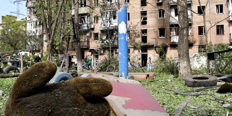 Внаслідок нічної російської атаки у Миколаєві постраждало 8 багатоповерхівок і хлібзавод – розпочато кримінальне провадження, наслідки обстрілу ліквідовуються (ФОТО, ВІДЕО)