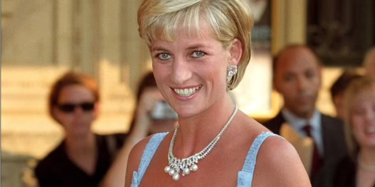 “Лебедине озеро”. Український власник кольє принцеси Діани продає його через війну (ФОТО)