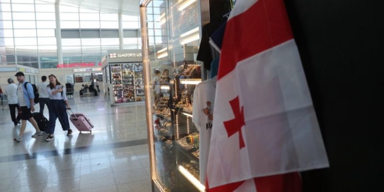 РФ ввела безвіз для Грузії і відкрила авіасполучення. Що це означає