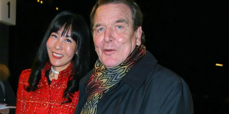 Польська прокуратура завела справу на Шредера – вивчають його роль у війні