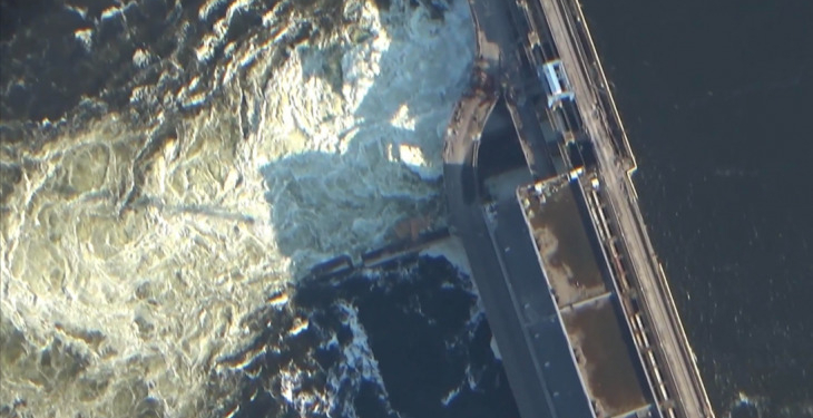 Окупанти зруйнували шлюзи Каховської ГЕС і затопили свої позиції. Є загиблий (ФОТО, ВІДЕО)