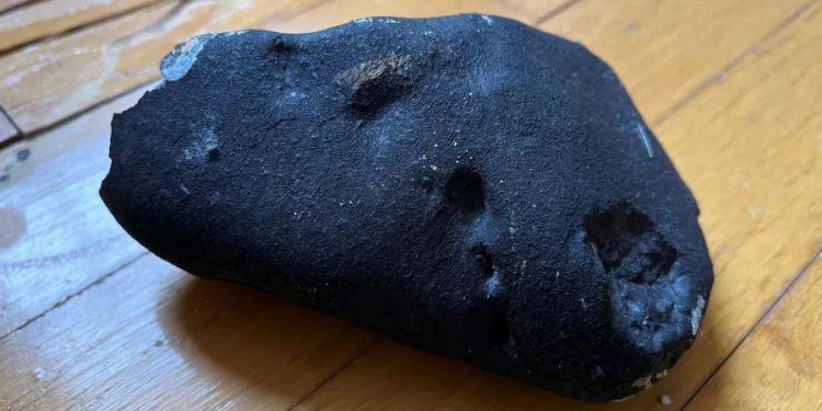 В США метеорит впав на житловий будинок – він був свідком появи Сонячної системи  (ФОТО)