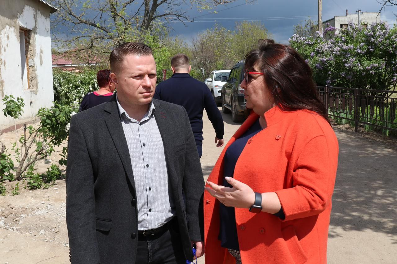 Антон Табунщик оглянув розбиту війною дорогу Миколаїв-Станіслав-Херсон – треба ремонтувати якнайшвидше (ФОТО, ВІДЕО)