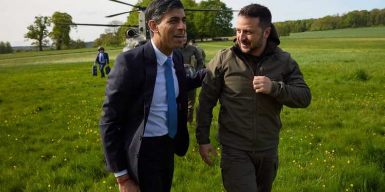 Тепла зустріч Зеленського і Сунака (ФОТОФАКТ)