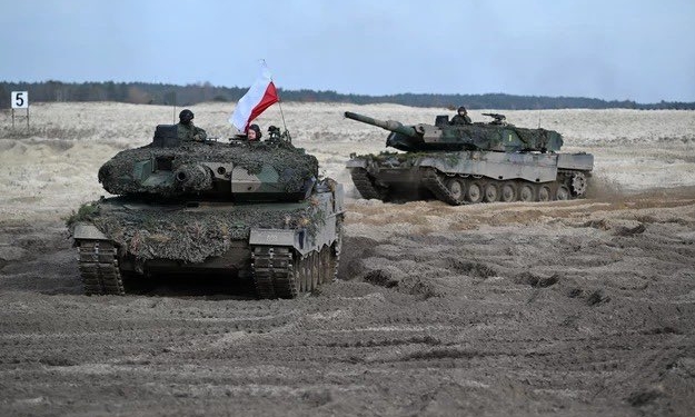 Польща офіційно повідомила про передачу Україні 14 МіГів і 325 танків