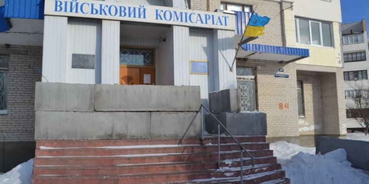 Старший наказав. Чи доїдуть військкоми до фронту (ФОТО)