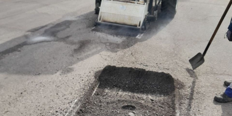 У Миколаєві розпочали аварійний ямковий ремонт доріг Корабельного району (ФОТО)