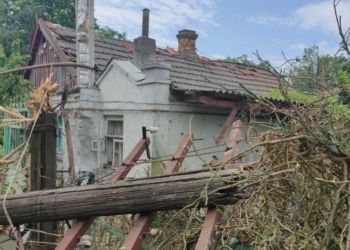Наслідки сьогоднішнього ранкового обстрілу Очакова – постраждали житлові будинки та інфраструктура (ФОТО)