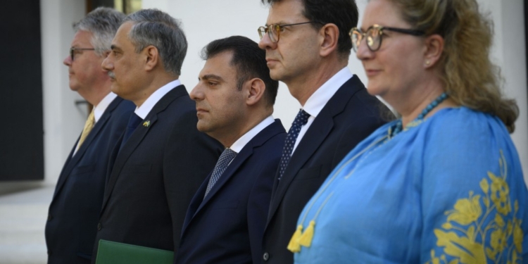 Зеленський прийняв вірчі грамоти у послів Норвегії, Швейцарії, Азербайджану, Пакистану та Ісландії (ВІДЕО)