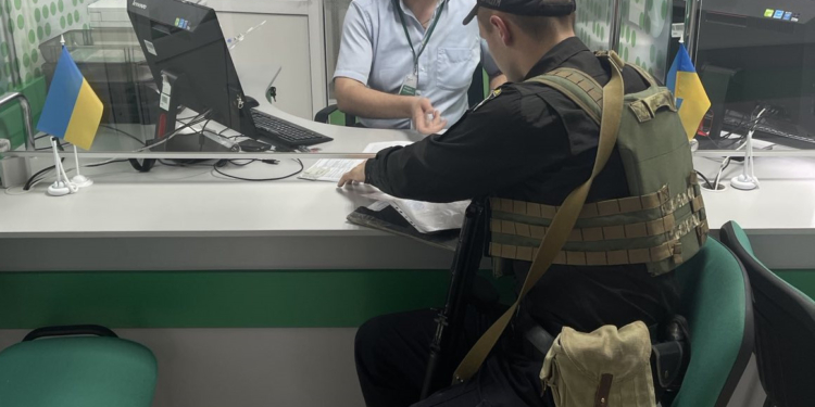 У Вознесенську адміністратор сервісного центру МВС «знайшла» автівку, яка знаходилась у розшуку