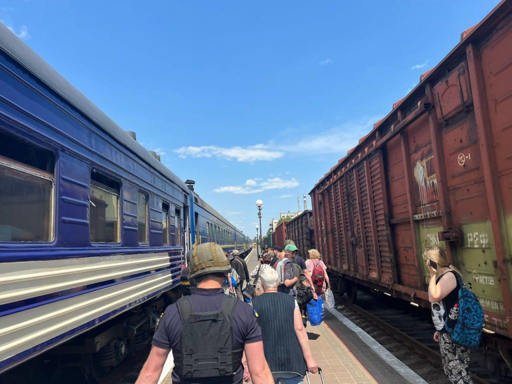 Евакуаційний поїзд з Херсона успішно прибув до Миколаєва 1
