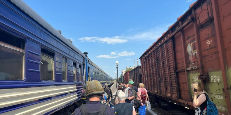 Евакуаційний поїзд з Херсона успішно прибув до Миколаєва