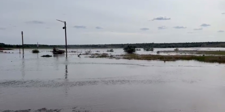 Ситуація в Снігурівській громаді на Миколаївщині: повністю затоплено міст, що сполучав Снігурівку з Василівським, Павлівським та Тамаринським старостинськими округами (ВІДЕО)