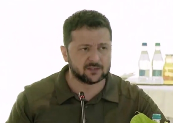 «Кожен наш сумнів тут, у Європі, – це окоп, який обов’язково спробує зайняти Росія» – виступ Зеленського на саміті Європейської спільноти в Молдові (ВІДЕО)