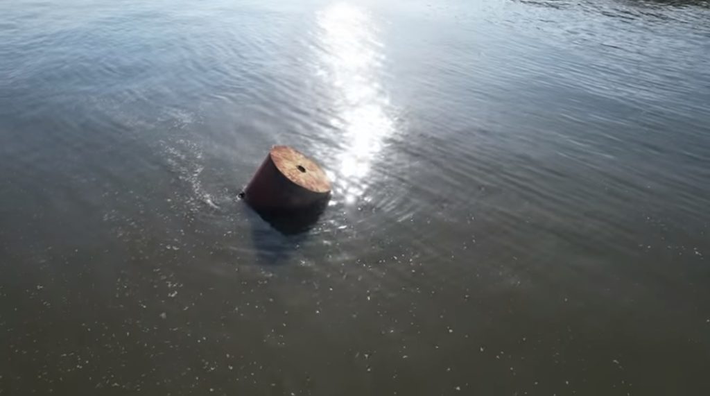 Військові показали, як сьогодні виглядало море біля узбережжя Одещини, куди течією винесло наслідки техногенної повені після підриву росіянами Каховської ГЕС (ВІДЕО) 1