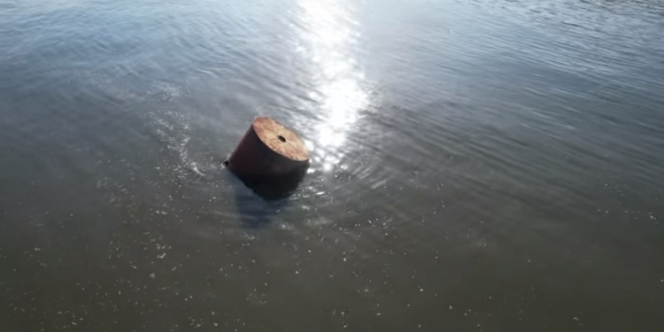 Військові показали, як сьогодні виглядало море біля узбережжя Одещини, куди течією винесло наслідки техногенної повені після підриву росіянами Каховської ГЕС (ВІДЕО)