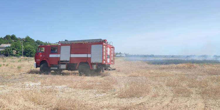 Росіяни обстріляли Очаків – рятувальники Миколаївщини загасили пожежу, спричинену обстрілом