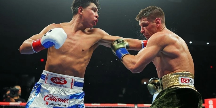 Миколаївський боксер Дерев’янченко за рішенням суддів програв мексиканцю Мунгії