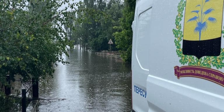 Міндовкілля направило на Херсонщину та Миколаївщину дві мобільні лабораторії, які будуть моніторити якість води та повітря