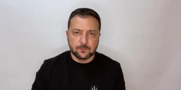 «Дякую нашим хлопцям за кожен український прапор, який зараз повертається на законне місце в селах на щойно деокупованій території» – звернення Зеленського (ВІДЕО)