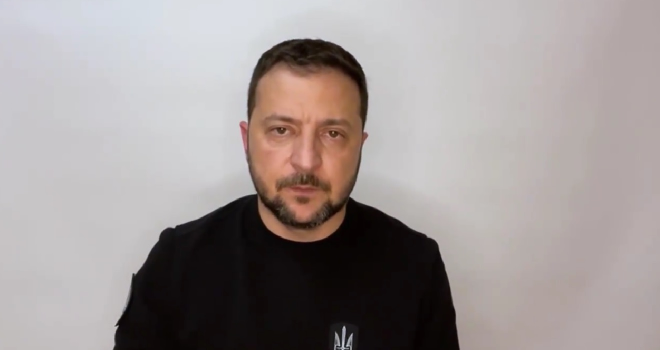 «Дякую нашим хлопцям за кожен український прапор, який зараз повертається на законне місце в селах на щойно деокупованій території» – звернення Зеленського (ВІДЕО)